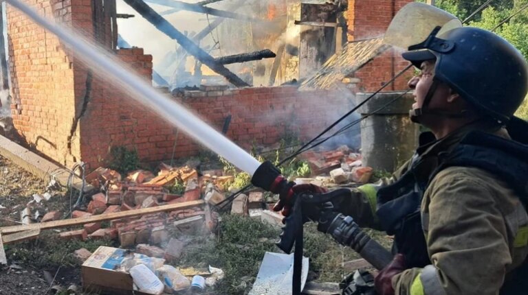 Російські війська завдали ударів по автозаправних станціях на Донеччині. 3