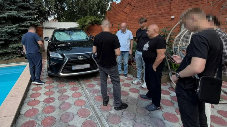 Шахраї у великих масштабах: двом жителям Дніпропетровщини оголосили про підозру 2