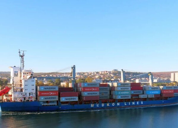 Maersk зупиняє діяльність в порту Чорного моря через посилення атак з боку РФ.