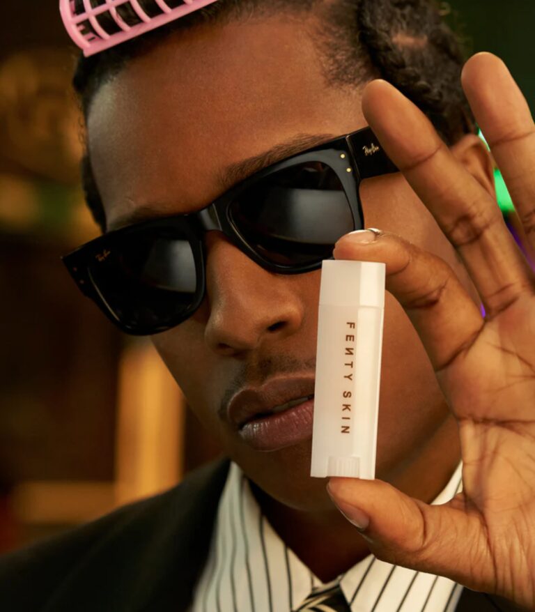 Дивіться привабливе відео, присвячене співпраці A$AP Rocky та Fenty Skin 16 Дивіться привабливе відео, присвячене співпраці A$AP Rocky та Fenty Skin 3