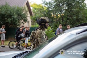 Закарпатська поліція: як затримали чоловіка зі зброєю 22