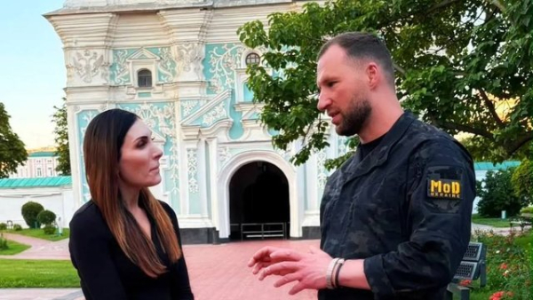Хмара в бесіді з MAGA-блогеркою Лумер: Україна повинна вдаватися до асиметричних дій, уражаючи військові ресурси РФ