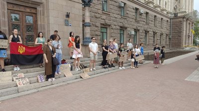 У Києві та регіонах сьомий день тривають протести проти відставки Федорова з посади міністра оборони