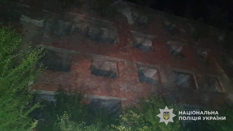 Надзвичайна пригода: 14-річна дівчина ризикнула життям, випавши з четвертого поверху 7