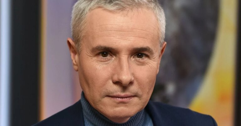 Костянтин Грубич з'явився з елегантною дружиною та розповів, як вони долають обстріли Києва. 10 Костянтин Грубич з'явився з елегантною дружиною та розповів, як вони долають обстріли Києва. 10