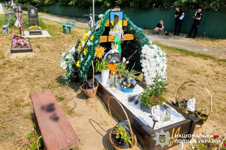 Пошкодження могили захисника: вандалізм на Рівненщині, що шокував громаду 24