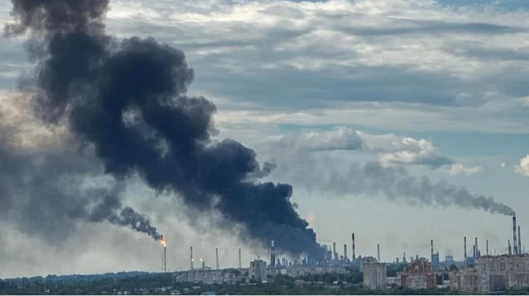 Понад третину російської нафтопереробки зупинено внаслідок українських атак 2