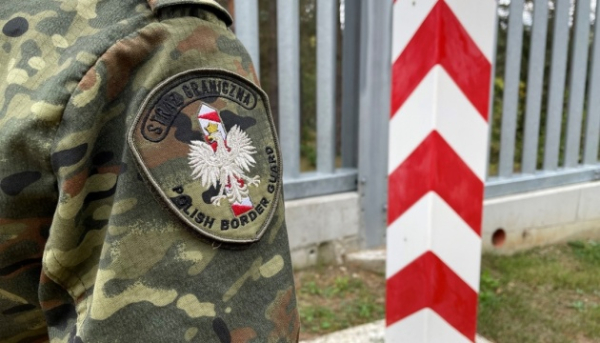 Українця, який кинув рюкзак на колії та зупинив метро у Варшаві, депортували з Польщі.