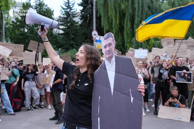 Мітинг на підтримку ексміністра оборони України Михайла Федорова у сквері біля театру імені Франка у Києві, 19 липня 2026 року