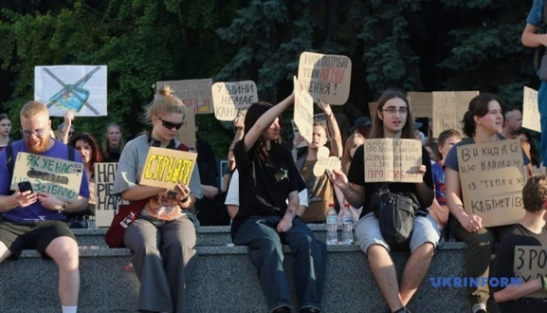 У Києві та інших містах уже четвертий день тривають мітинги через звільнення Федорова. 38
