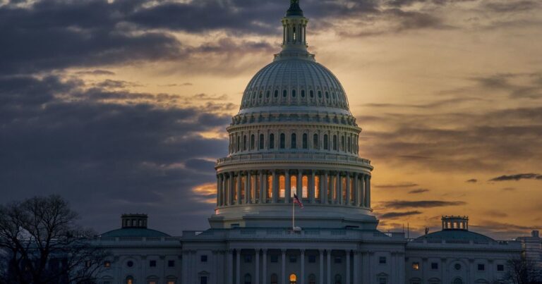 Сенат США схвалив законопроєкт про нові обмеження проти Росії та Ірану, який передбачає можливість завдати удару. 5