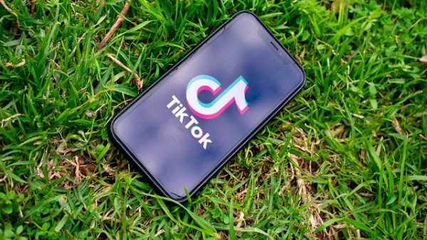 У Європейській комісії вважають, що TikTok не дотримується правил захисту неповнолітніх в інтернеті.