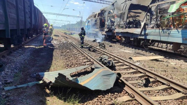 Російські сили здійснили подвійну атаку на локомотив та вагони пасажирського поїзда в Запорізькій області
