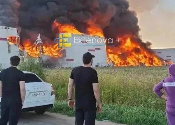 Ексклюзивні новини України 36 Масовані атаки безпілотників на столицю: загоряння на нафтосховищі та складському…