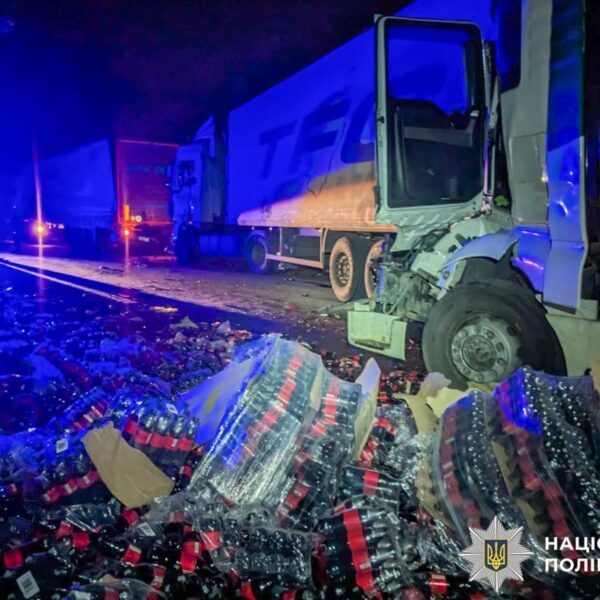Потрійне зіткнення вантажівок на Рівненщині: деталі аварії