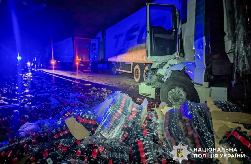 Потрійне зіткнення вантажівок на Рівненщині: деталі аварії