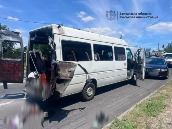 Російський удар по Дніпру забрав життя багатьох і спричинив поранення, у Запоріжжі є жертви через атаку на маршрутку 10 маршрутка розбита після удару