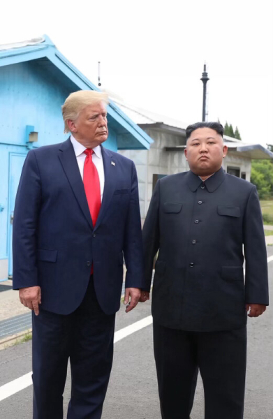 Трамп розмістив свої "фотографії" з першим американським президентом 6