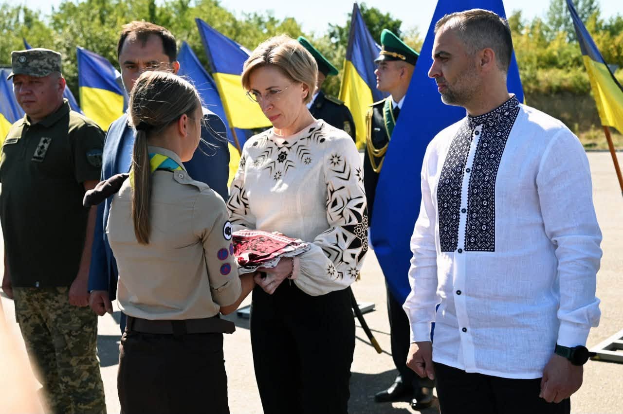 В Україні урочисто зустріли прах Євгена Коновальця 21 В Україні урочисто зустріли прах Євгена Коновальця 16