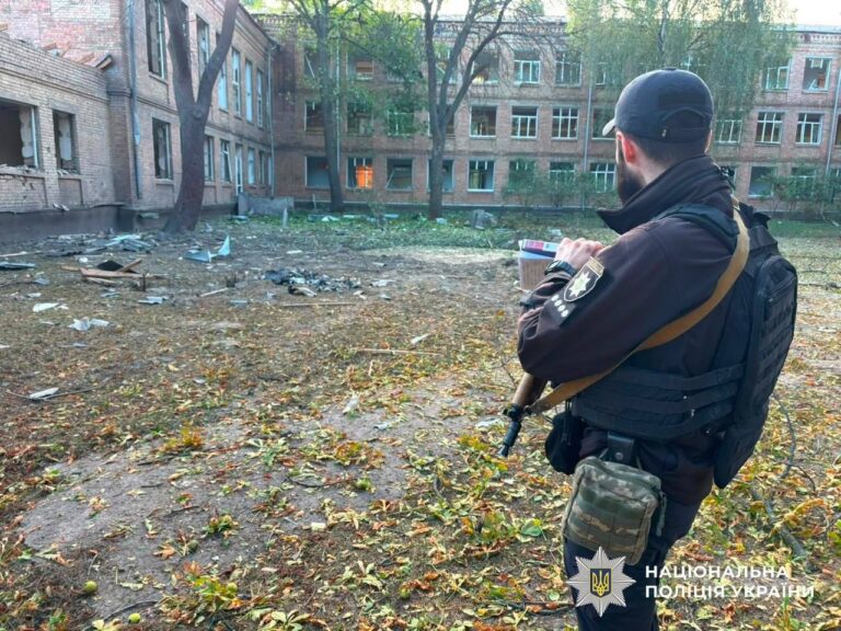 Чотири столичні райони зазнали пошкоджень через нічний обстріл. 16