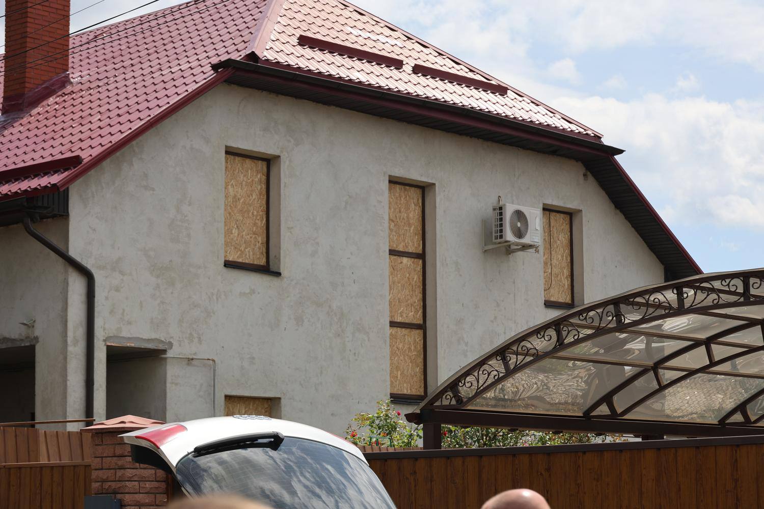 Приватні помешкання у Вишневому, яких понад 250, разом із 27 багатоквартирними будинками зазнали руйнувань. 20 Приватні помешкання у Вишневому, яких понад 250, разом із 27 багатоквартирними будинками зазнали руйнувань. 15