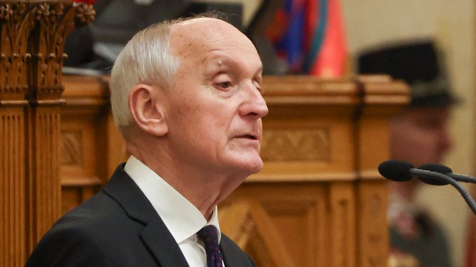 Національні збори Угорщини призначили Андраша Баку новим главою держави. 2