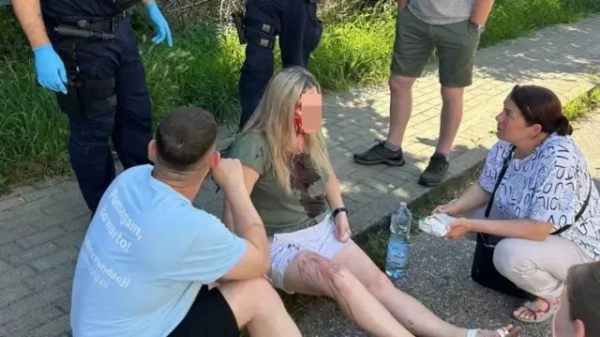 У Польщі громадянин Польщі завдав травми голові громадянці України. Жінка у той час записувала аудіоповідомлення українською мовою.