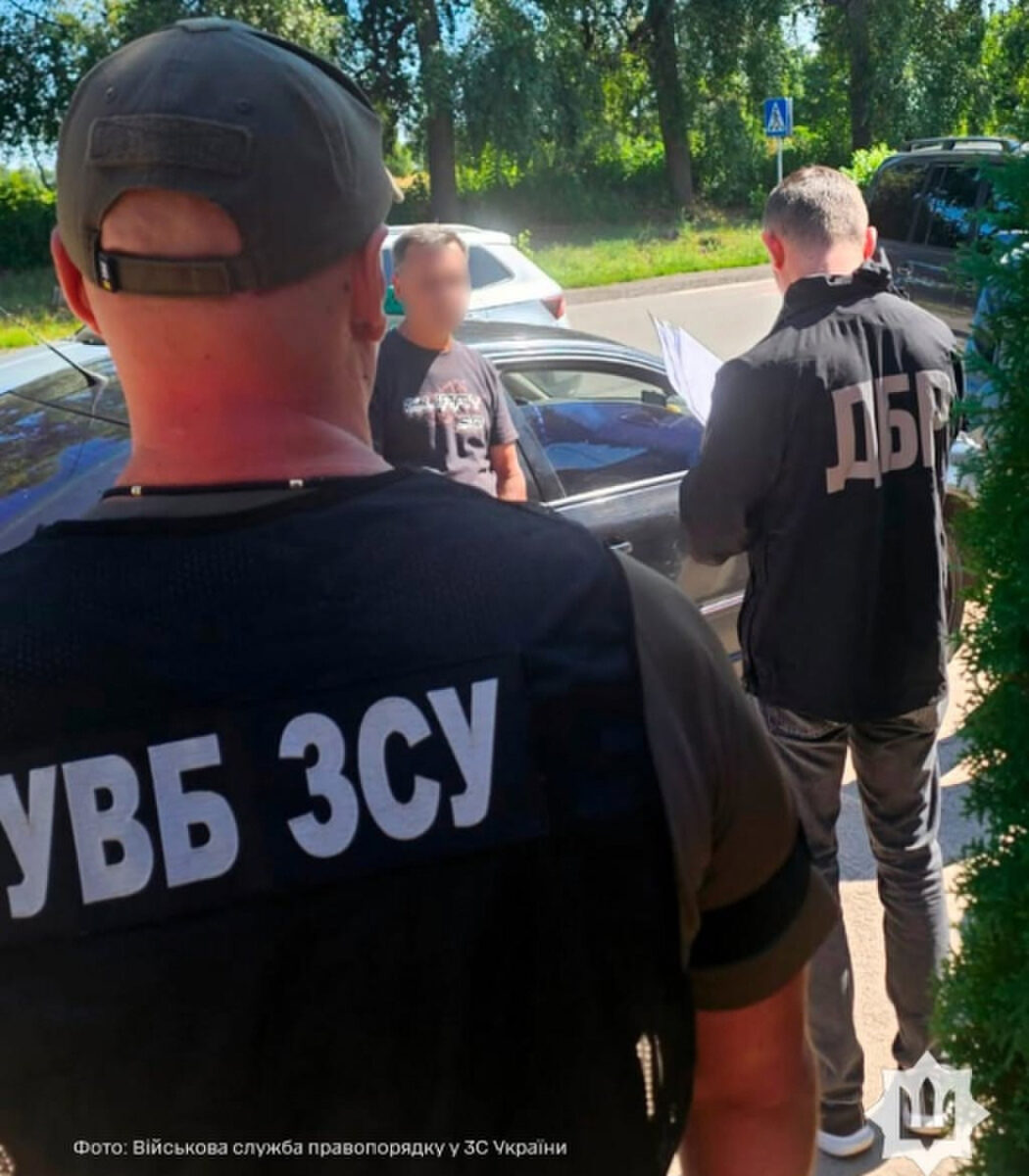 Військові та правоохоронці виявляють численні випадки уникнення призову на військову службу по всій країні.