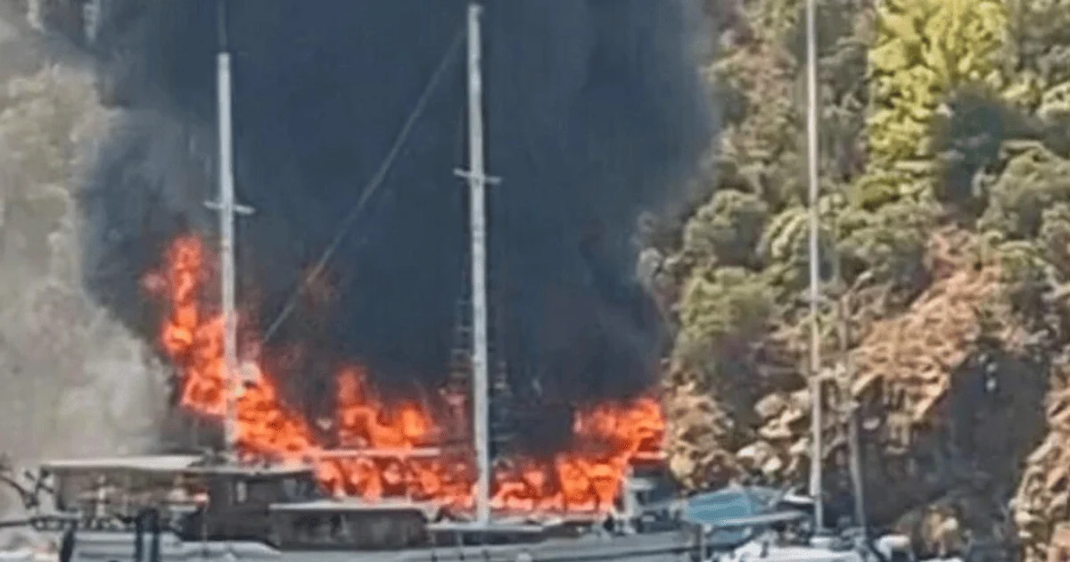 Fire on a tourist boat in Turkey Fire on a tourist boat in Turkey