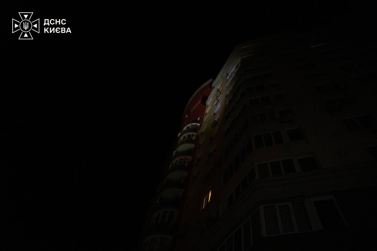 Багатоповерхівка в Голосієві була пошкоджена російським ударом (доповнено) 9