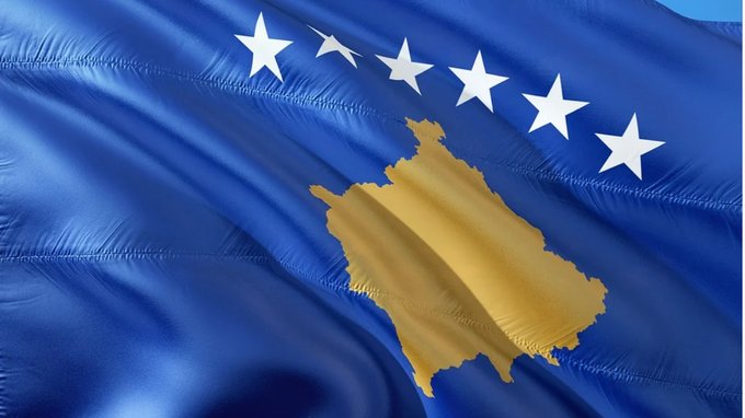 Український прапор прибрали з центральної площі Приштини після промови Зеленського в Сербії 2