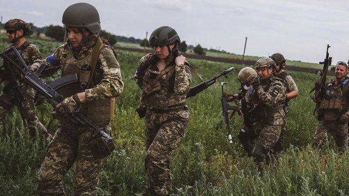 Комітет Верховної Ради з питань національної безпеки, оборони та розвідки спростував розгляд чи підготовку будь-яких законодавчих ініціатив, що стосуються мобілізації жінок. 13