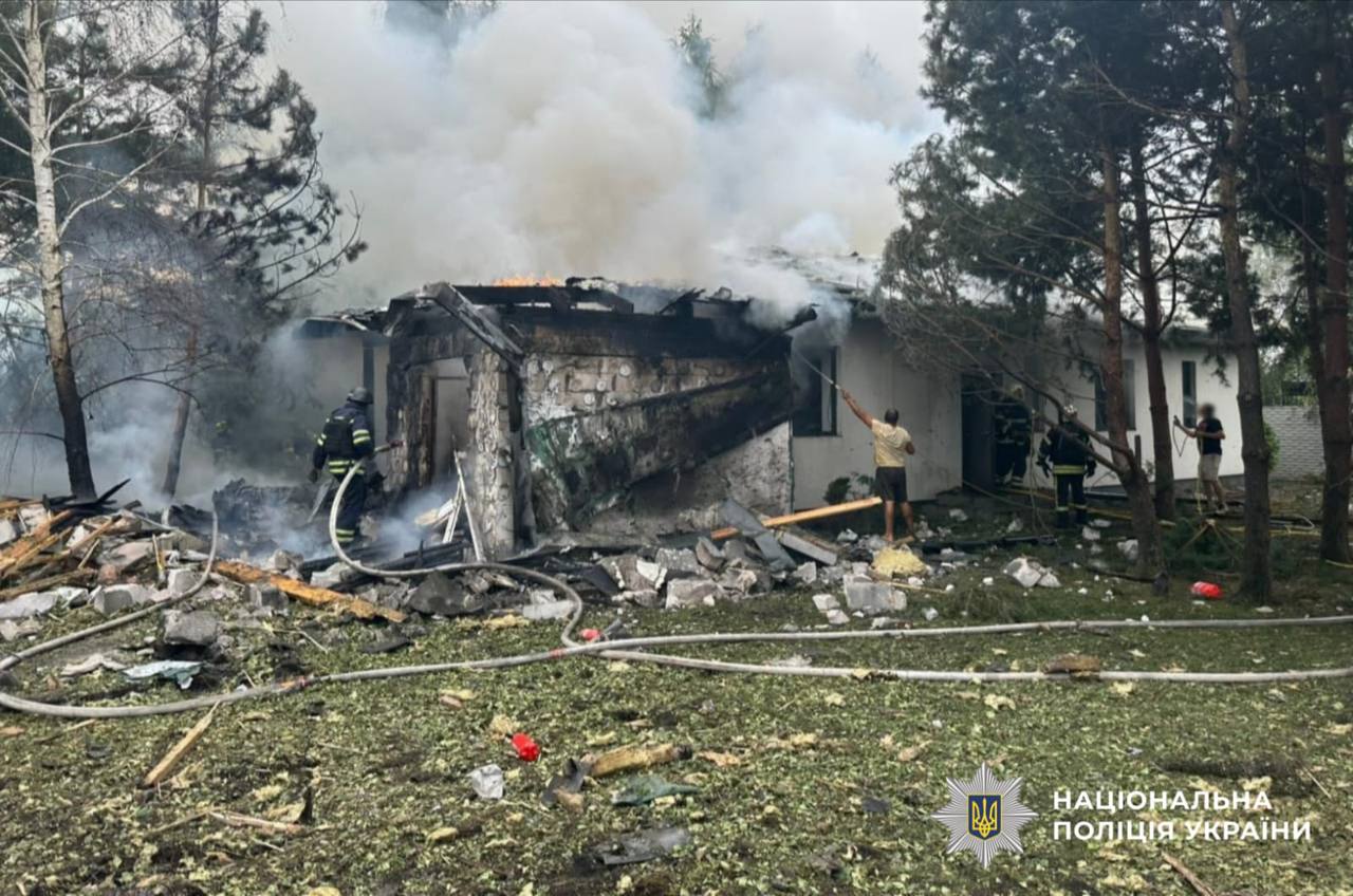 У регіоні Києва через агресивні дії ворога постраждали складські приміщення та житловий будинок високої поверховості, є поранені. 9