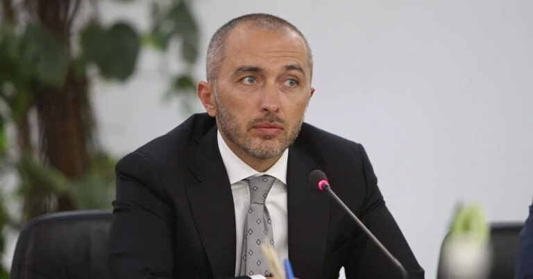 Голова держави висловлює невдоволення діяльністю Андрія Пишного, що може призвести до кадрових перестановок у НБУ. 1