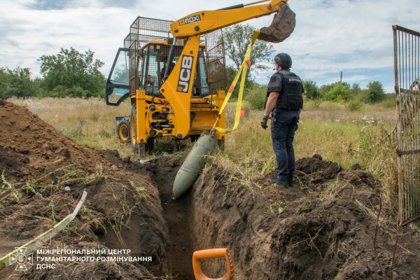 Сапери ДСНС ліквідували два російські авіабомби ФАБ-500, які не розірвалися в Черкаській Лозовій на Харківщині 4