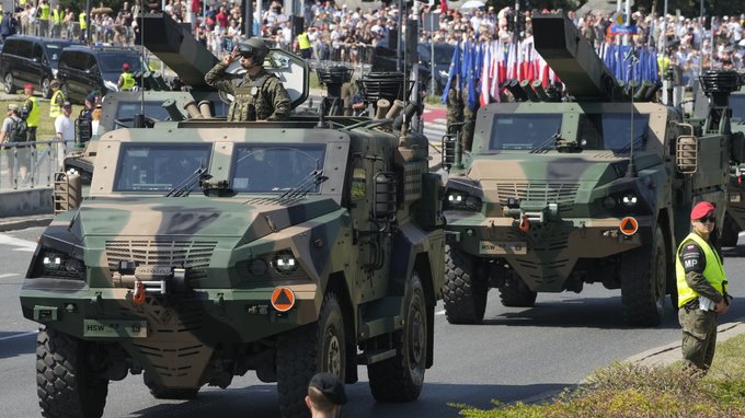 Україна не була запрошена на військовий парад у Польщі 2
