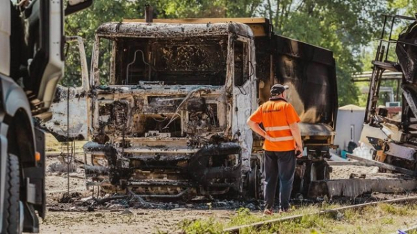 Російський удар по базі "Автострада" в Києві призвів до знищення заводу з виробництва бетону, сервісного центру та понад 20 одиниць техніки. 5