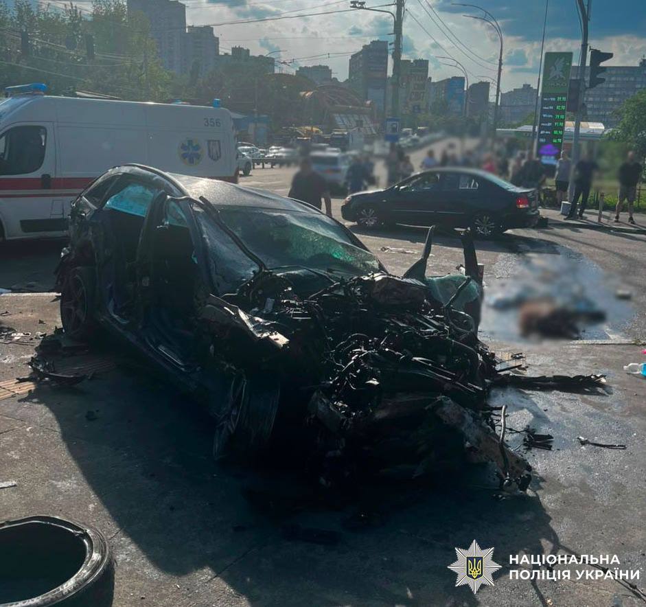 З'явилися кадри аварії зі смертельними наслідками на Солом'янці, зняті камерами відеоспостереження 11