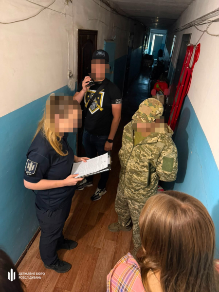 Викриття незаконного примусу до мобілізації: чотирьох посадовців Одеського ТЦК підозрюють у протиправних діях 5 Викриття незаконного примусу до мобілізації: чотирьох посадовців Одеського ТЦК підозрюють у протиправних діях 5