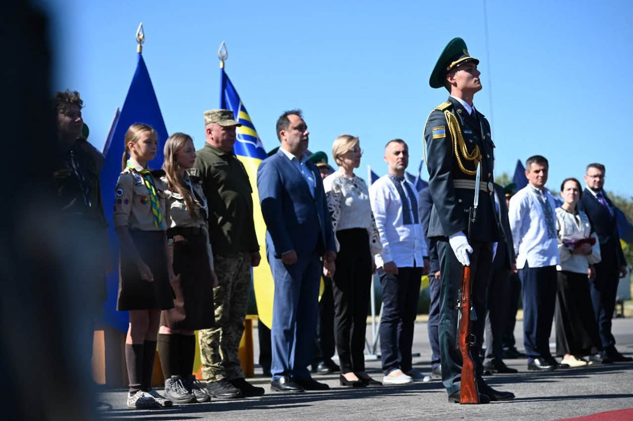 В Україні урочисто зустріли прах Євгена Коновальця 22 В Україні урочисто зустріли прах Євгена Коновальця 17