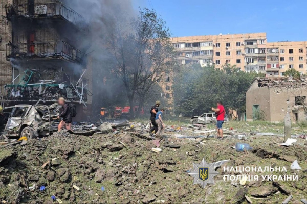Внаслідок авіаудару РФ у Краматорську кількість постраждалих сягнула 24: поліція оприлюднила кадри з місця подій. 14 Внаслідок авіаудару РФ у Краматорську кількість постраждалих сягнула 24: поліція оприлюднила кадри з місця подій. 14