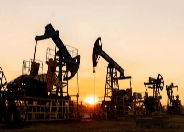 Ціна на нафту піднялася на 1% після зниження, спричиненого невизначеністю щодо переговорів між США та Іраном.