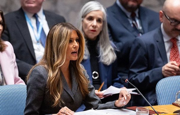 Меланія Трамп допомогла возз’єднати ще одну дитину з її сім’єю