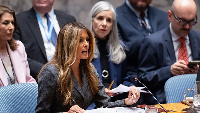 Меланія Трамп допомогла возз'єднати ще одну дитину з її сім'єю 2