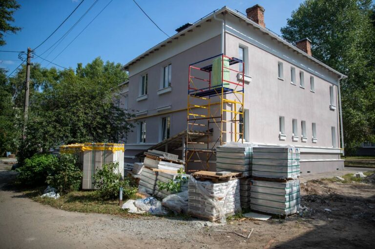 18 будинків у Святошинському районі відновлюють після російських обстрілів 9 18 будинків у Святошинському районі відновлюють після російських обстрілів 5