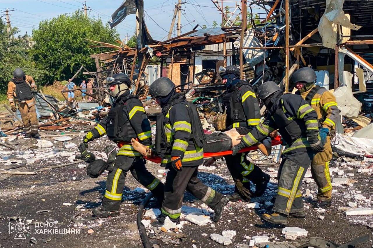 Росіяни завдали удару по Печенігах на Харківщині, загинуло 10 людей. 7