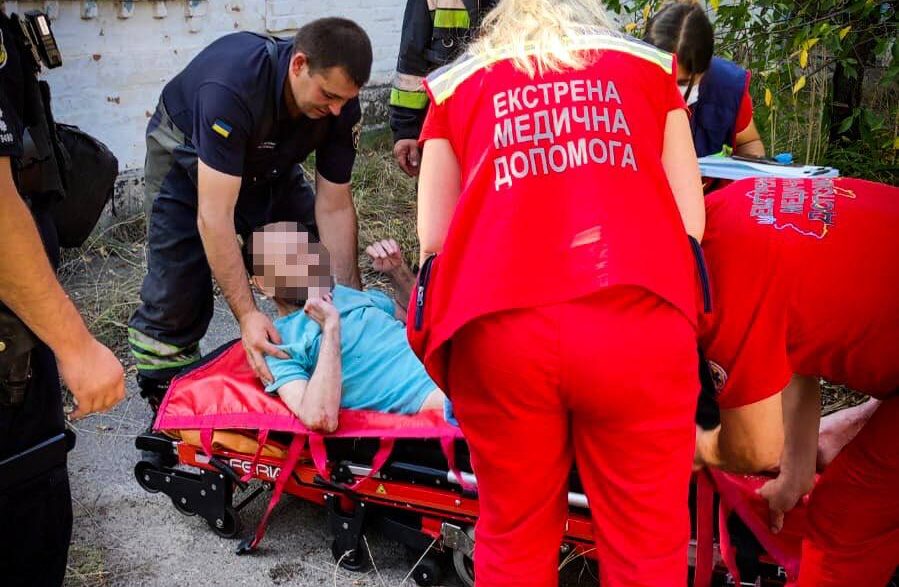 На Київщині рятувальники вдруге витягли з колодязя одного чоловіка. 7 На Київщині рятувальники вдруге витягли з колодязя одного чоловіка. 2