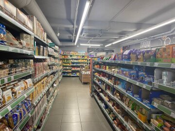 Продовольчі товари подорожчають на 5–12%, оскільки третина продовольчих сховищ була знищена. 7 Супермаркет, продукти \ фото Знай.UA