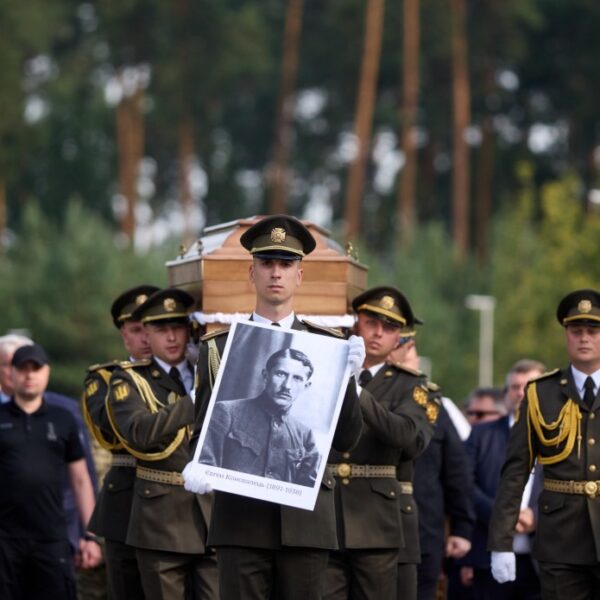 Тіло Євгена Коновальця знайшло останній спочинок на Національному військовому цвинтарі.