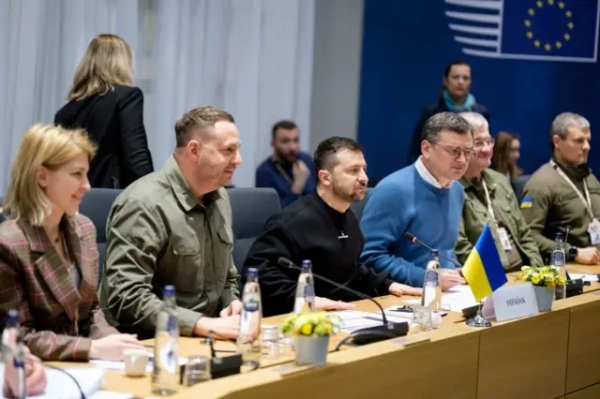 Суд встановив запобіжний захід у вигляді застави для Стефанішиної. Вона стверджує, що не володіє необхідними коштами. 4 Ольга Стефанішина, Андрій Єрмак, Володимир Зеленський, Дмитро Кулеба, Андрій Сибіга та Роман Машовець у в штаб-квартирі Європейської Ради, 9 лютого 2023 року в Брюсселі, Бельгія
